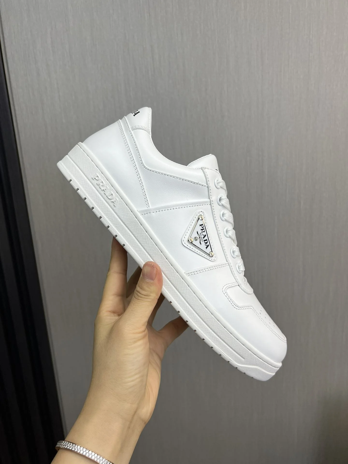 Vibrant Prada Low Shoes 34181