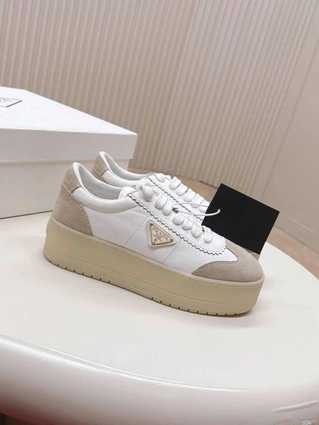 UrbanChic Prada Low Shoes 34140