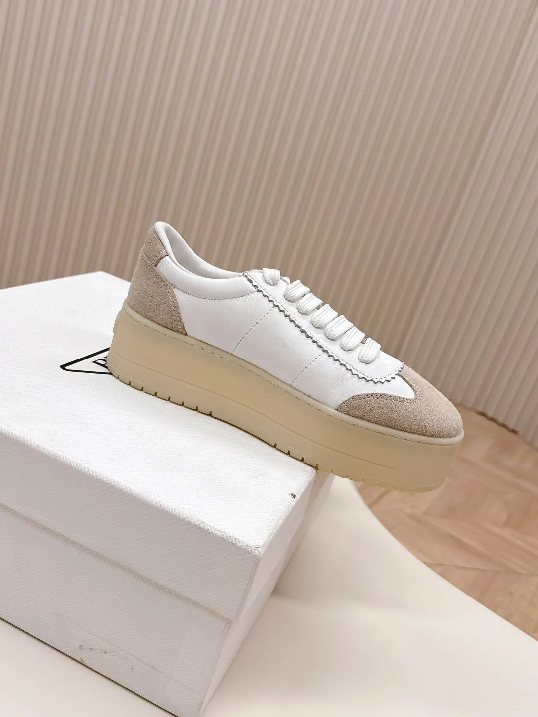 UrbanChic Prada Low Shoes 34140