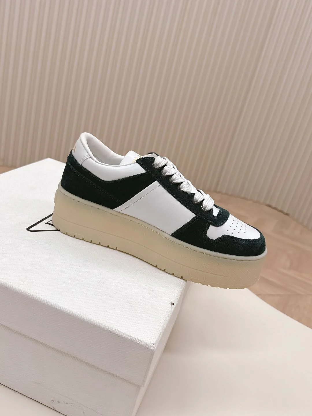 Prada Low Shoes Breathable 34125