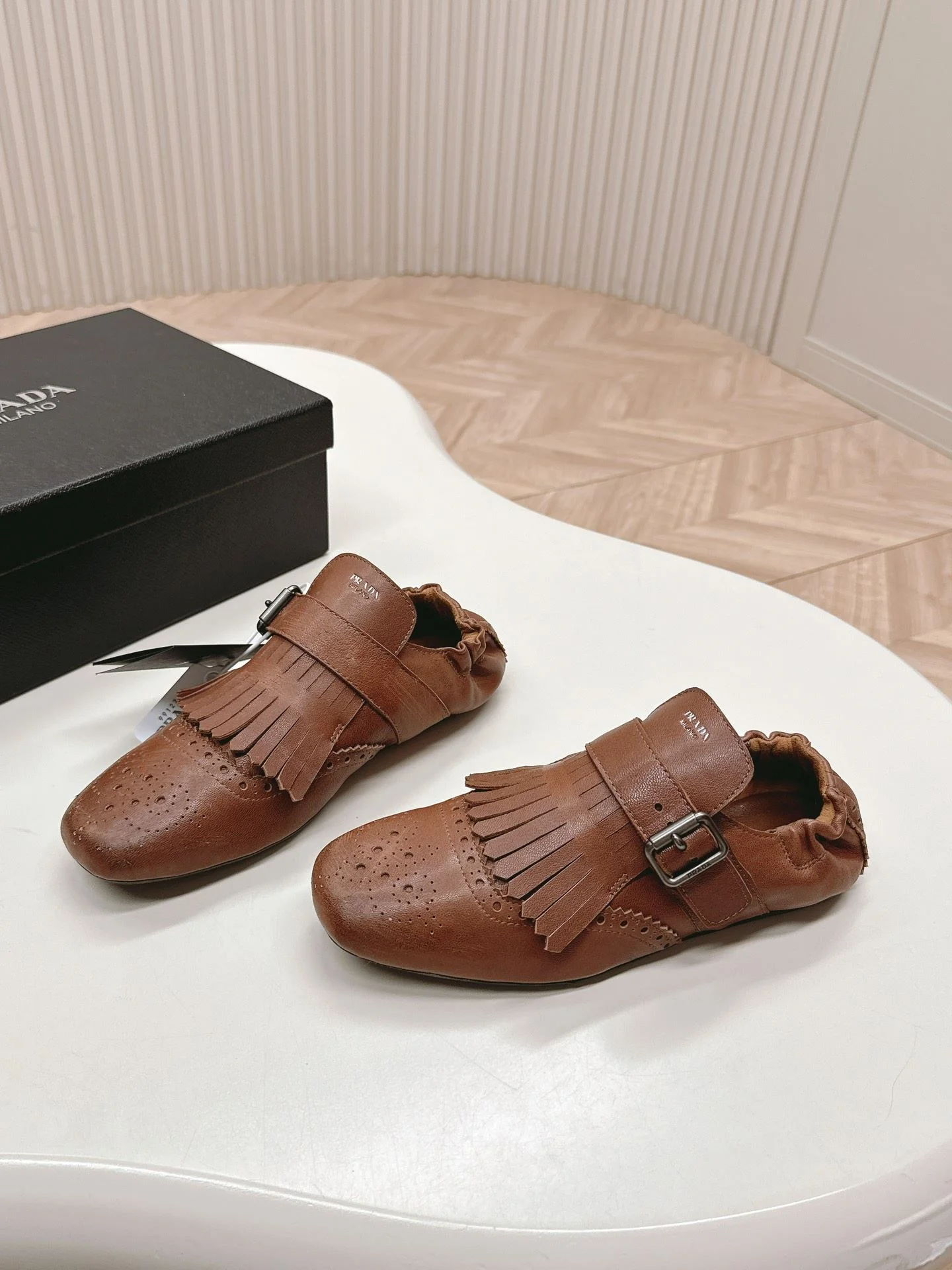 Prada Low Shoes Classic 34127