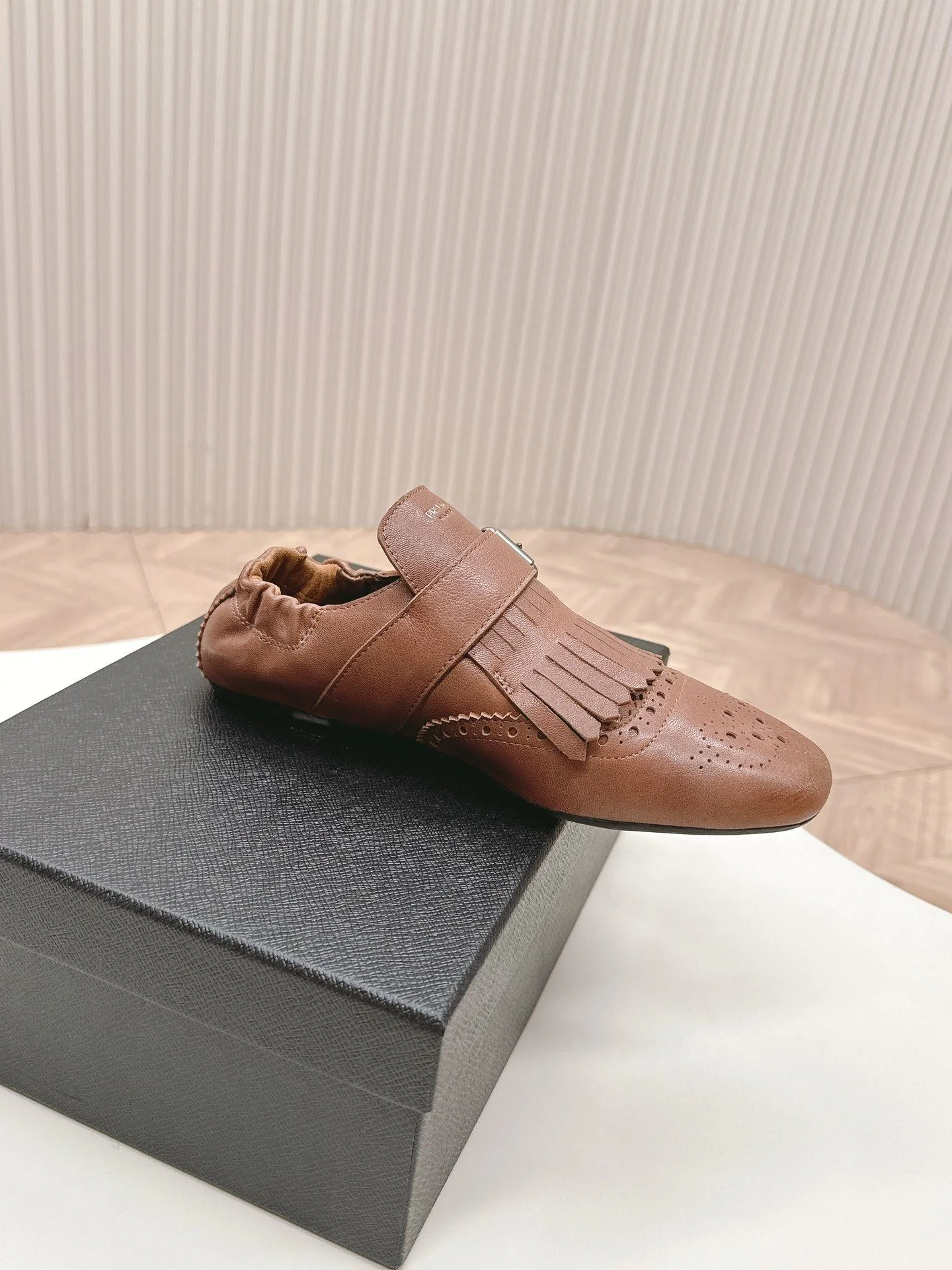 Prada Low Shoes Classic 34127