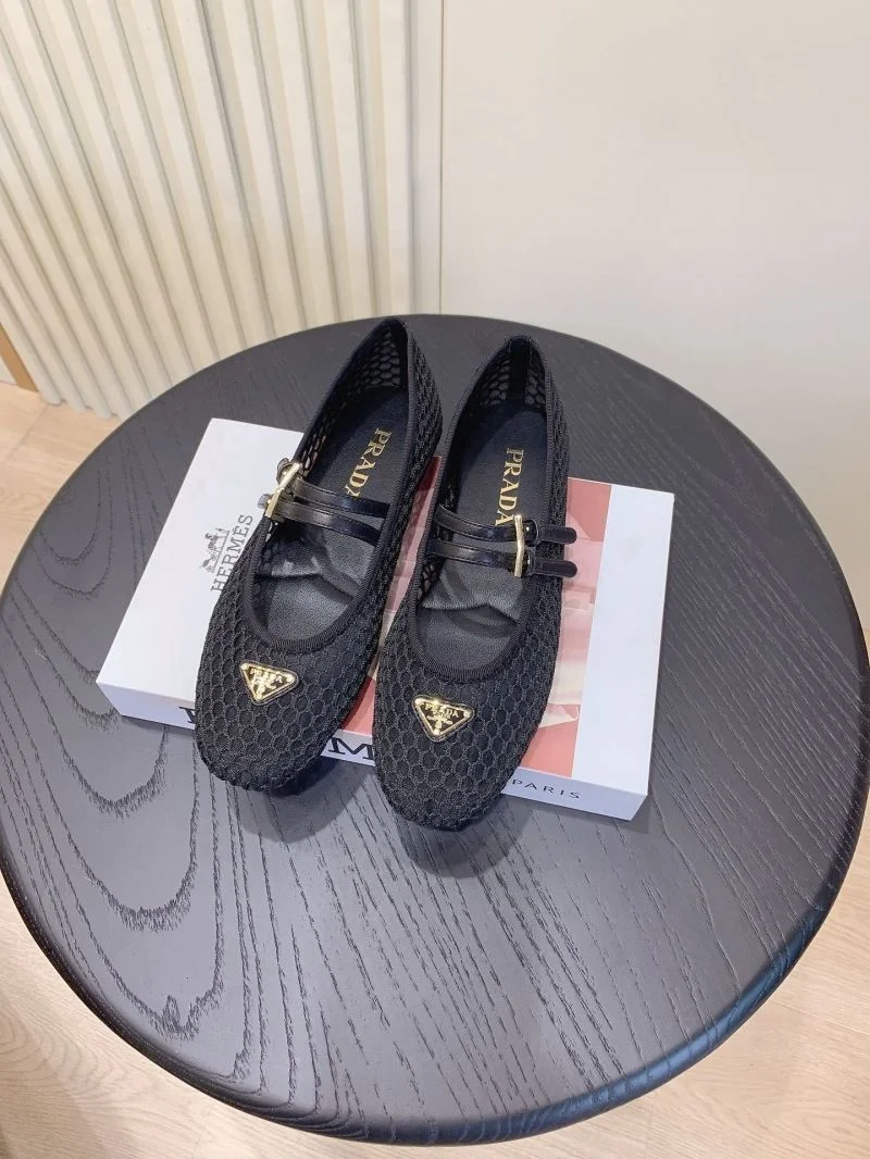 Chic Prada Low Shoes 34138