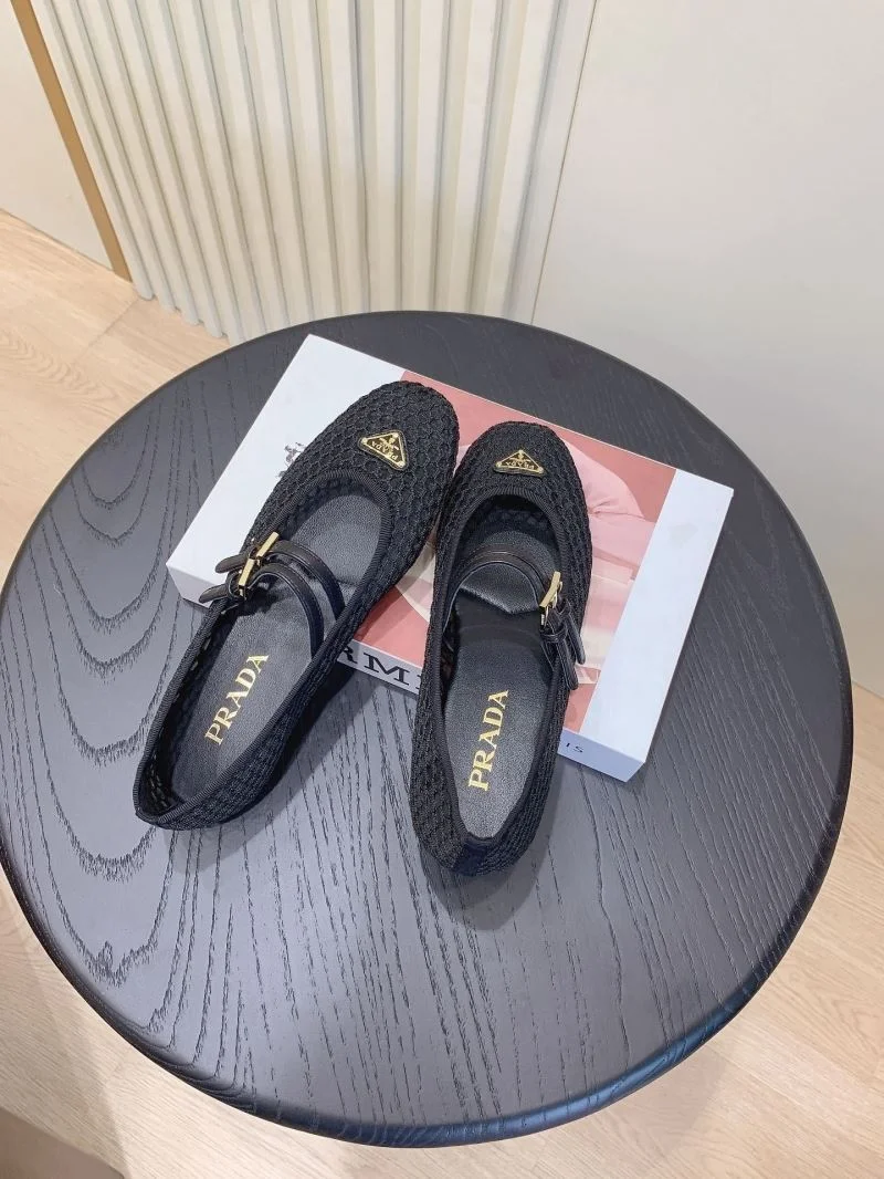 Chic Prada Low Shoes 34138