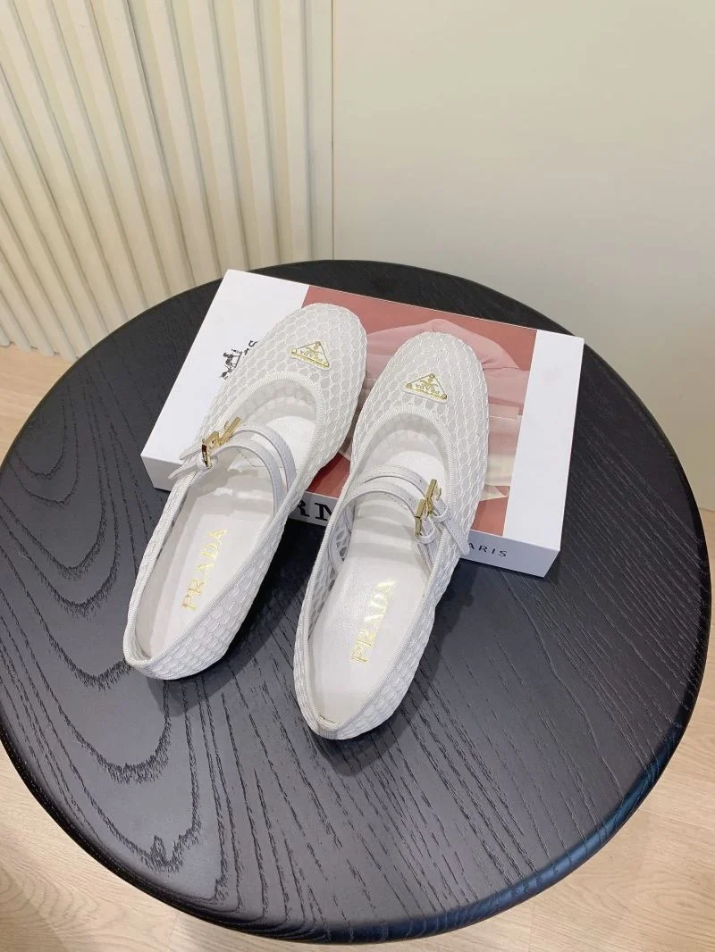 Prada Low Shoes Popular 34124
