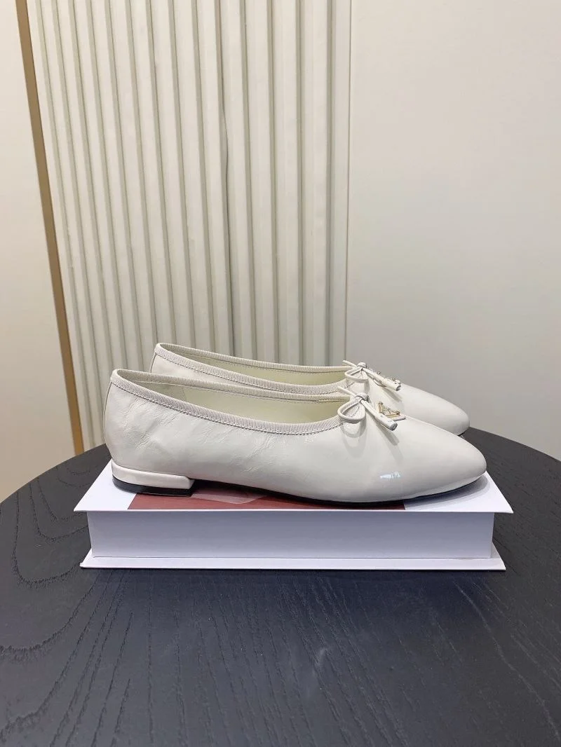 WaterResistant Prada Low Shoes 34119