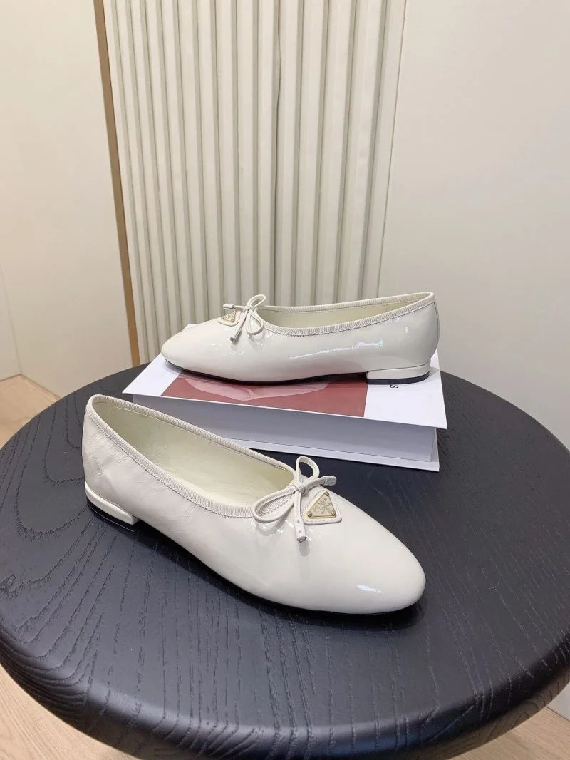WaterResistant Prada Low Shoes 34119