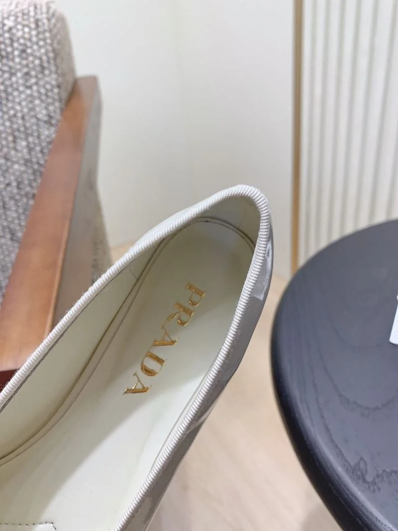 WaterResistant Prada Low Shoes 34119