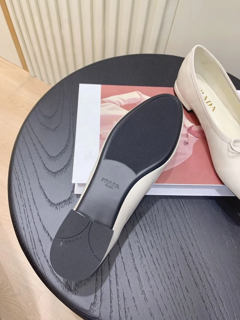 WaterResistant Prada Low Shoes 34119