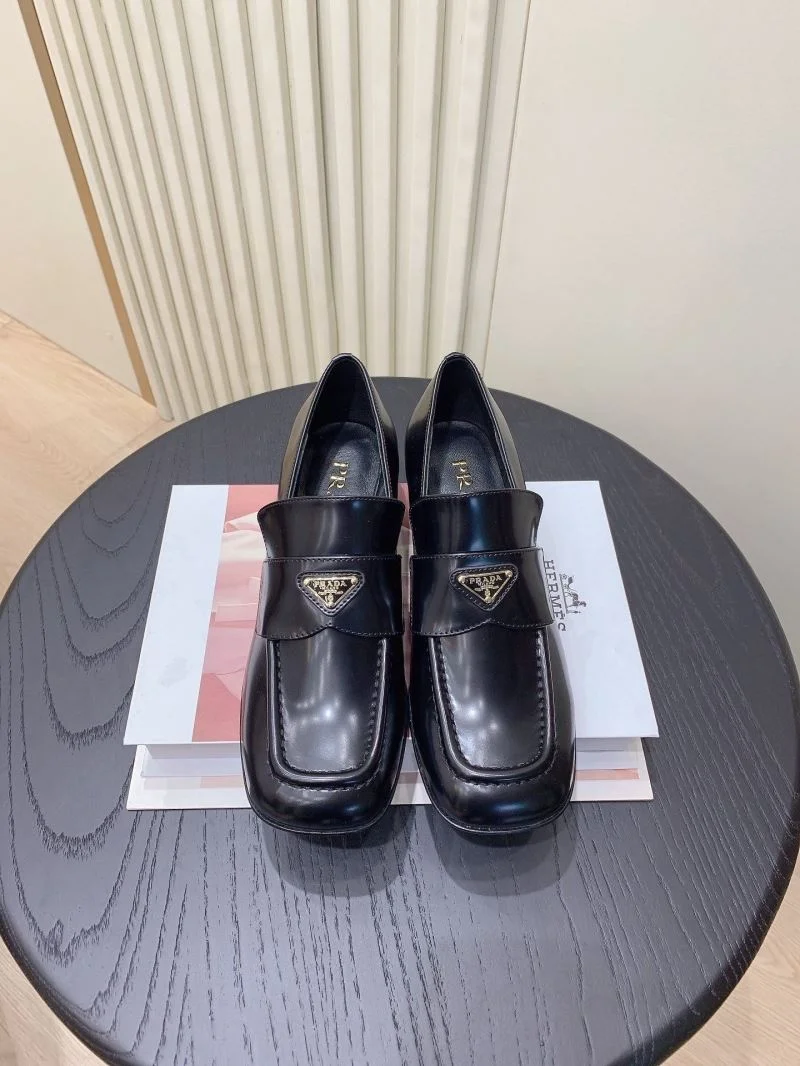 WellDesigned Prada Low Shoes 34134