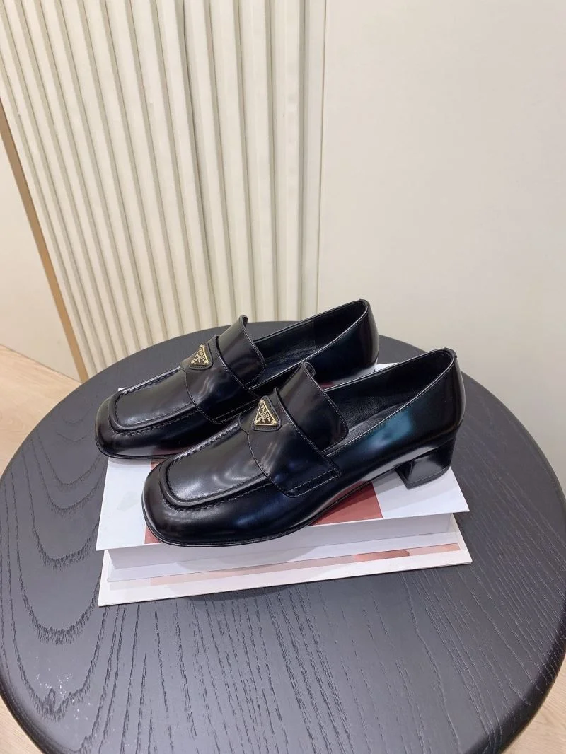 WellDesigned Prada Low Shoes 34134