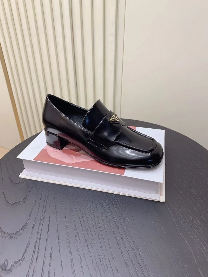 WellDesigned Prada Low Shoes 34134