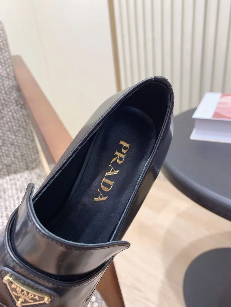WellDesigned Prada Low Shoes 34134