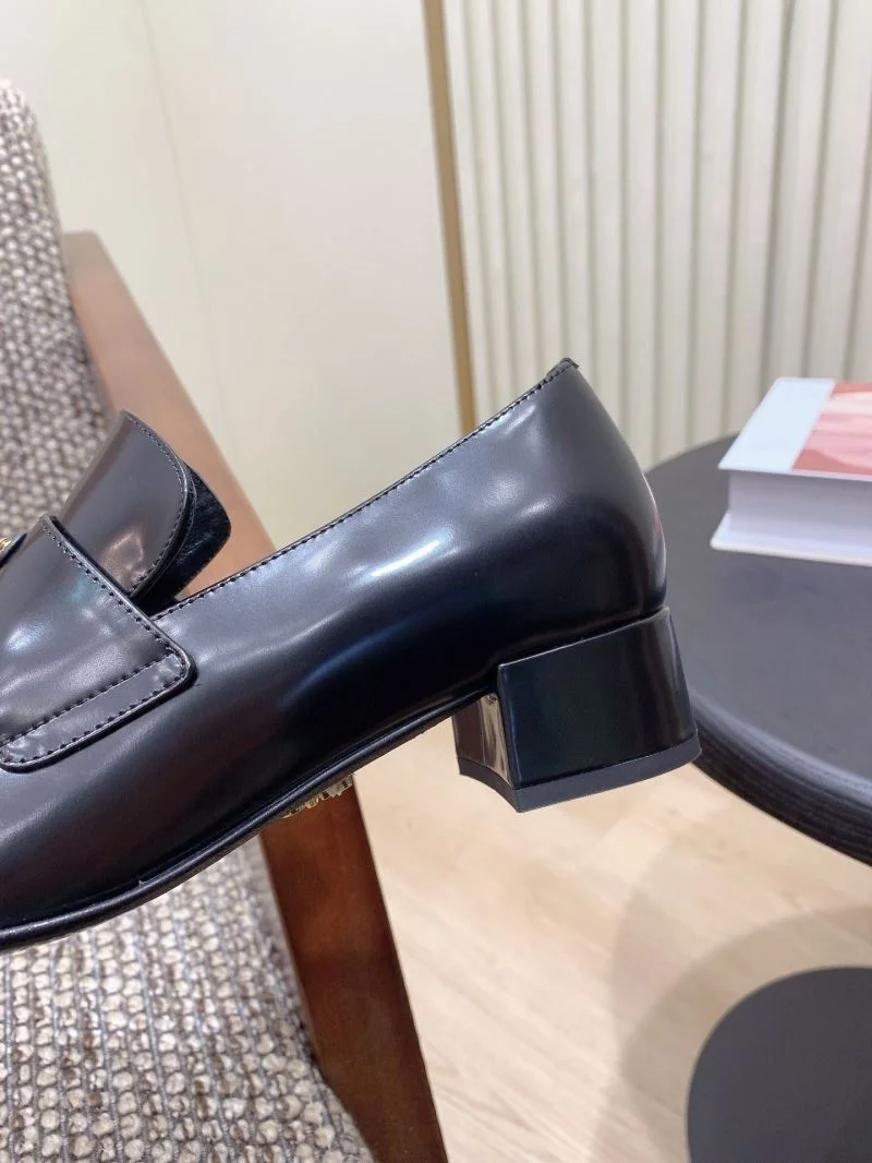 WellDesigned Prada Low Shoes 34134