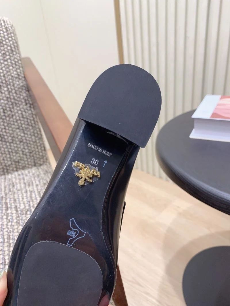 WellDesigned Prada Low Shoes 34134