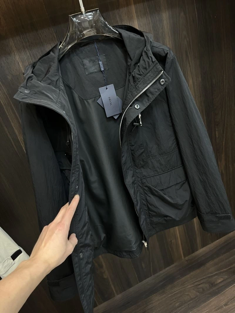 Durable Prada Outwear 171643
