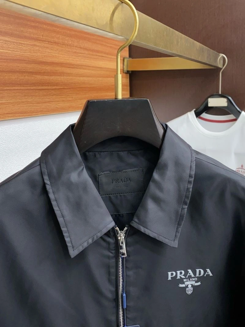 Stretchable Prada Outwear 171620