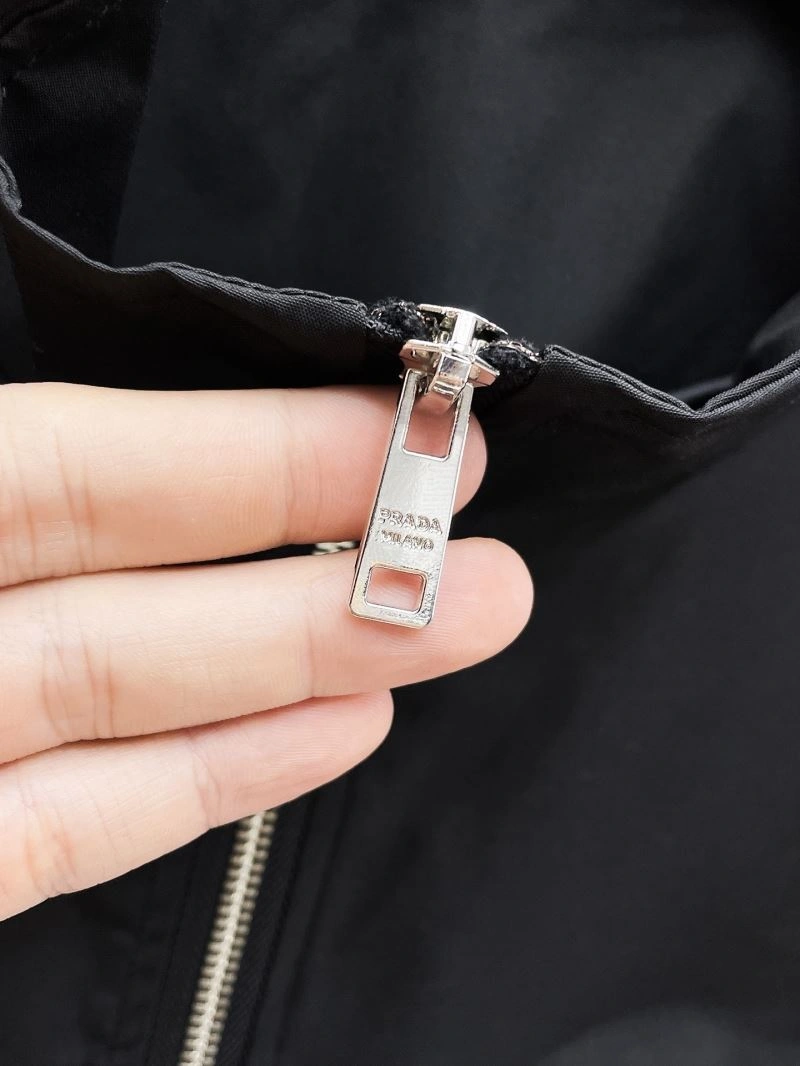 Effortless Prada Outwear 171033