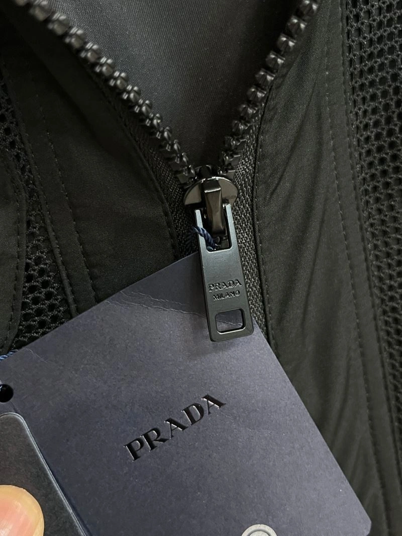 Prada Outwear Chic 171024