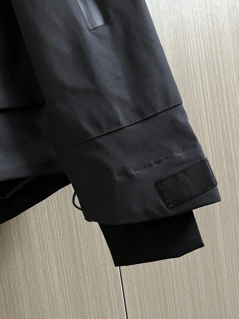 Prada Outwear UrbanStyle 170974