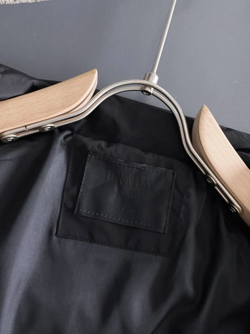 Casual Prada Outwear 171046