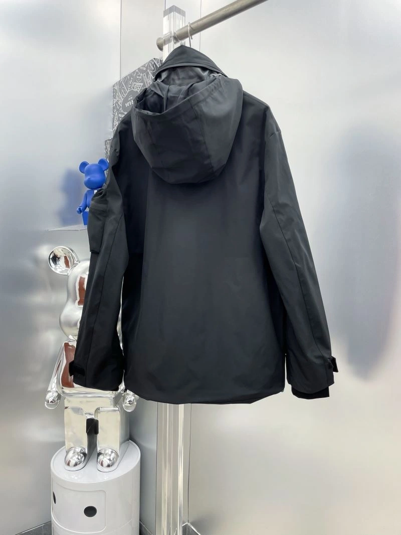 Prada Outwear TimelessDesign 170901