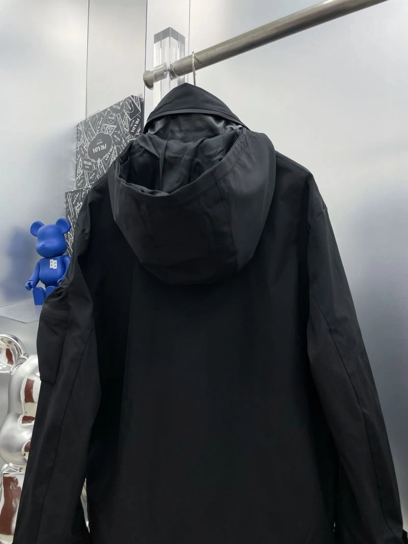 Prada Outwear TimelessDesign 170901