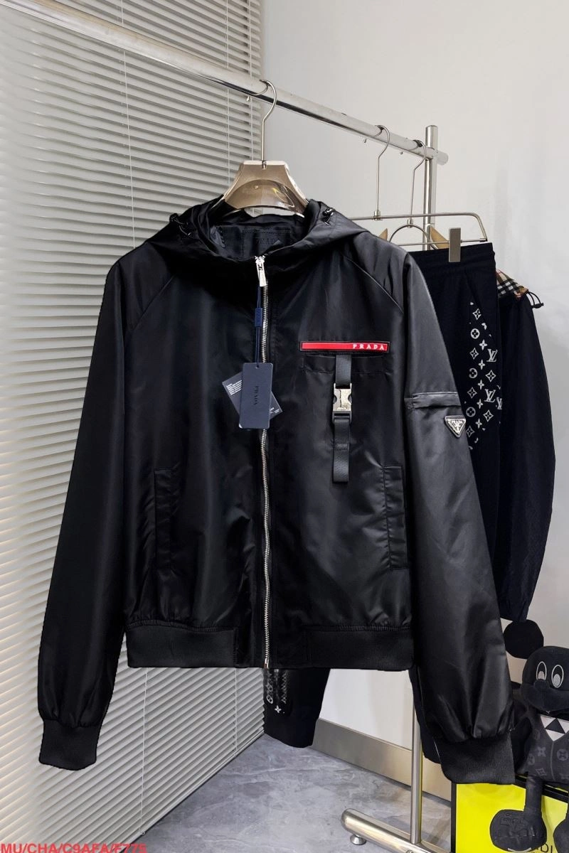 Durable Prada Outwear 170372