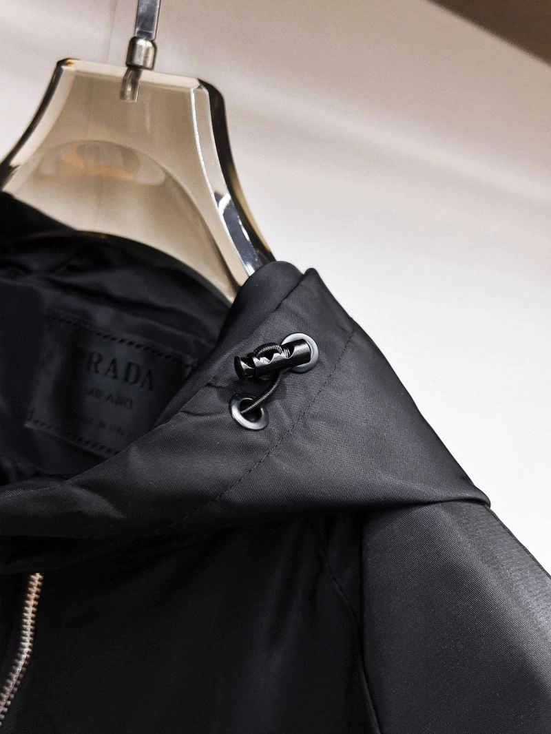 Durable Prada Outwear 170372