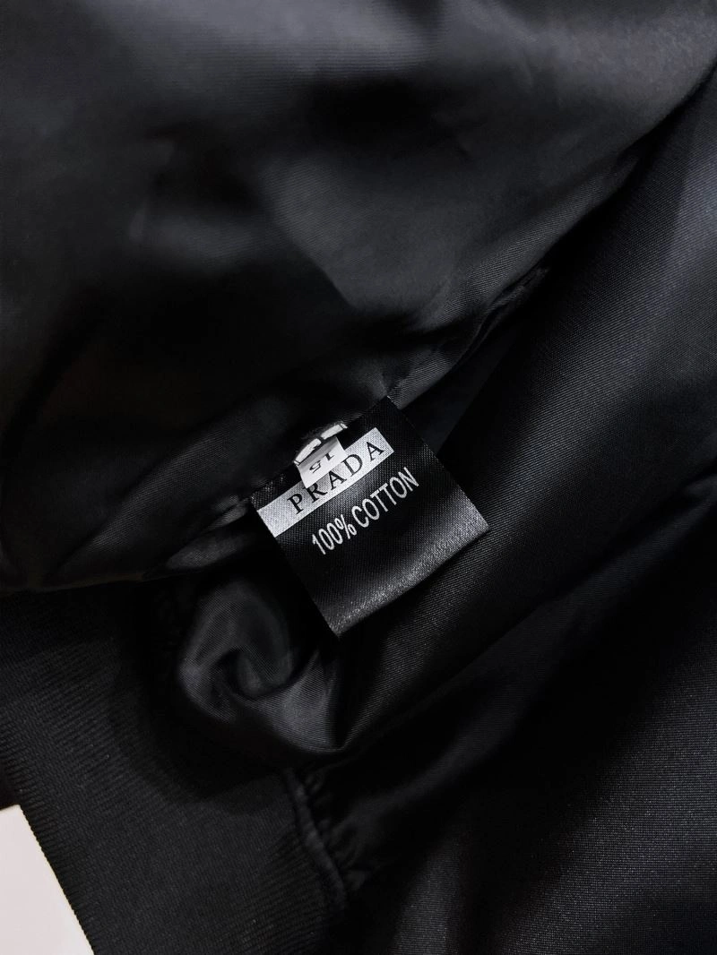 Durable Prada Outwear 170372