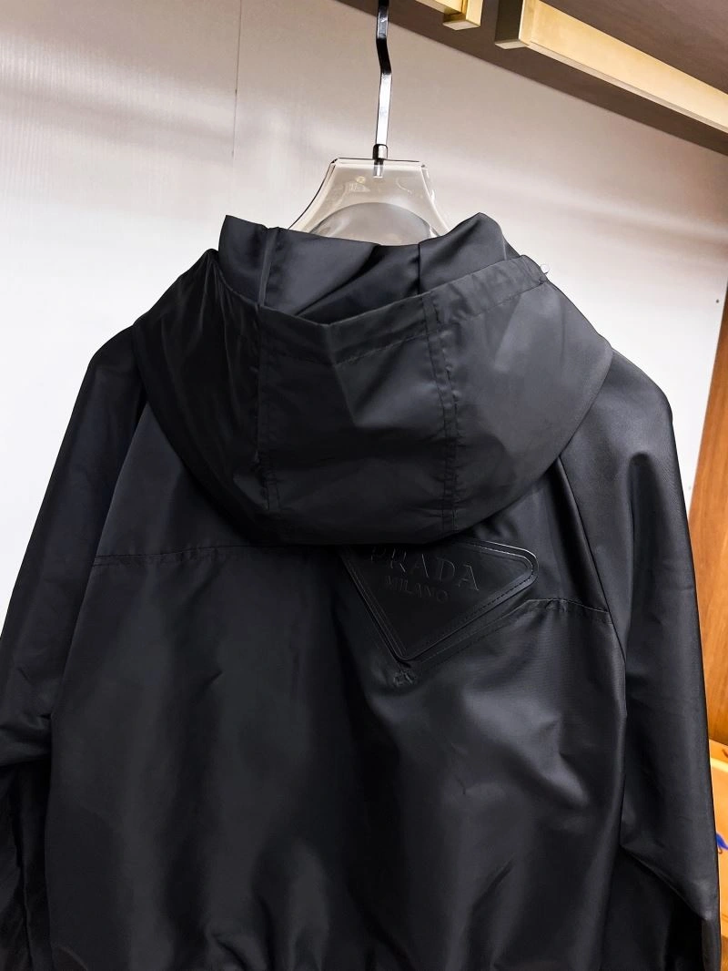 Durable Prada Outwear 170372
