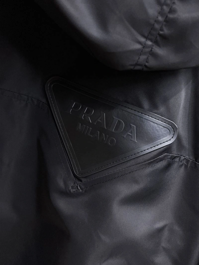 Durable Prada Outwear 170372