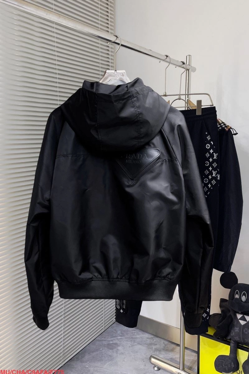 Durable Prada Outwear 170372