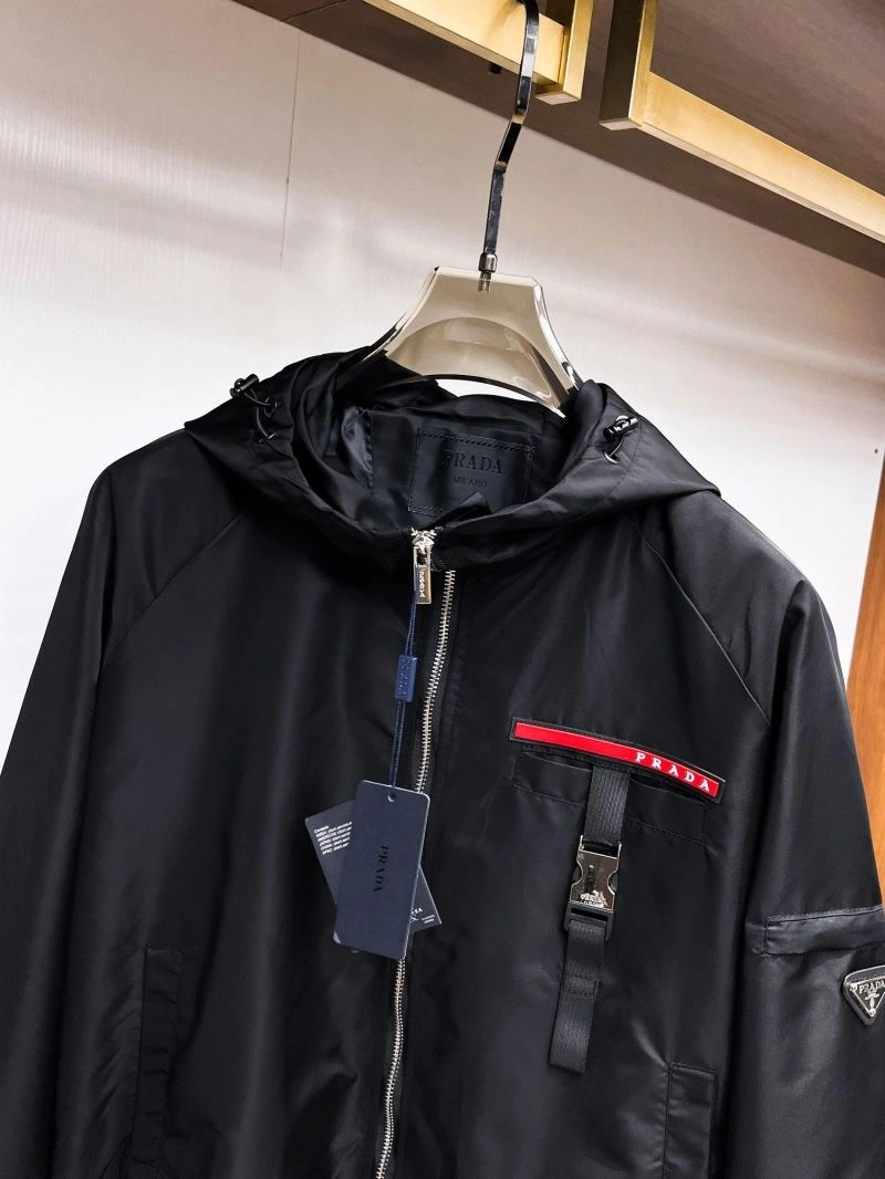 Durable Prada Outwear 170372