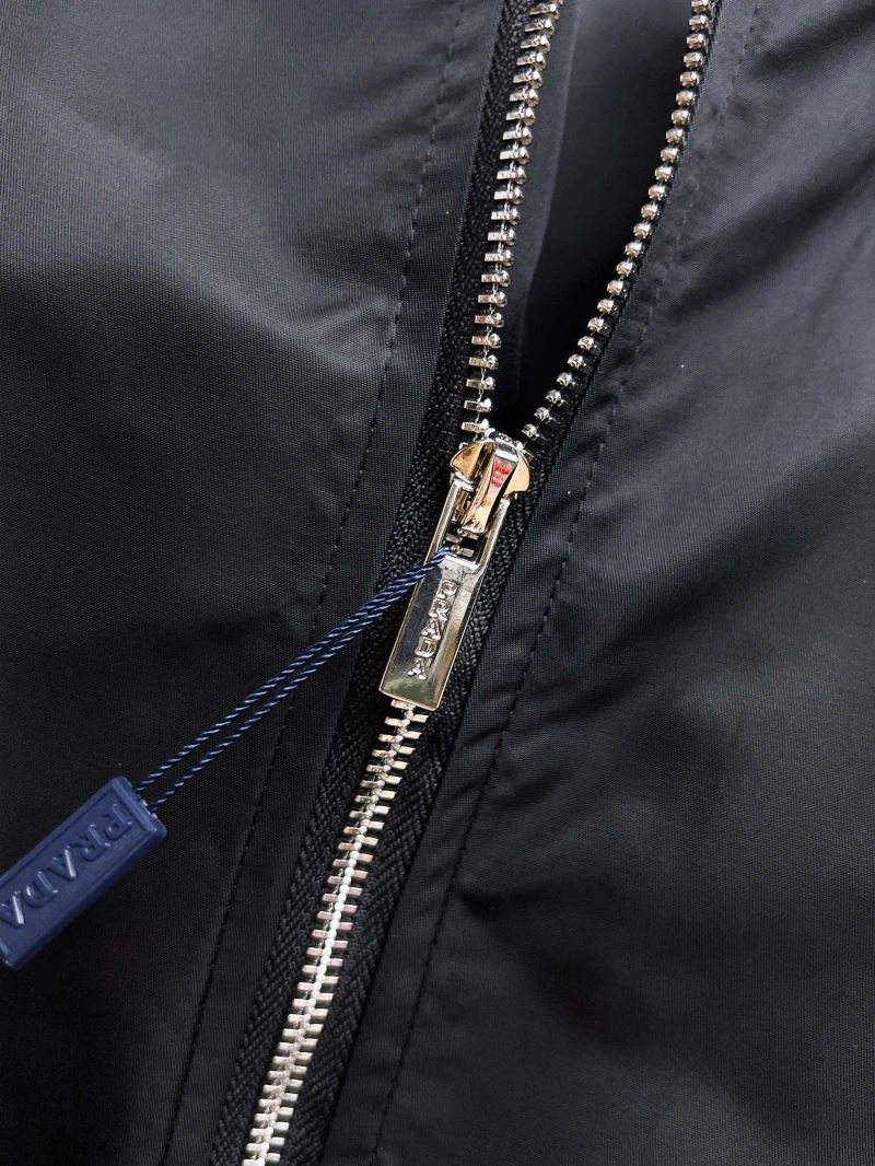 Durable Prada Outwear 170372