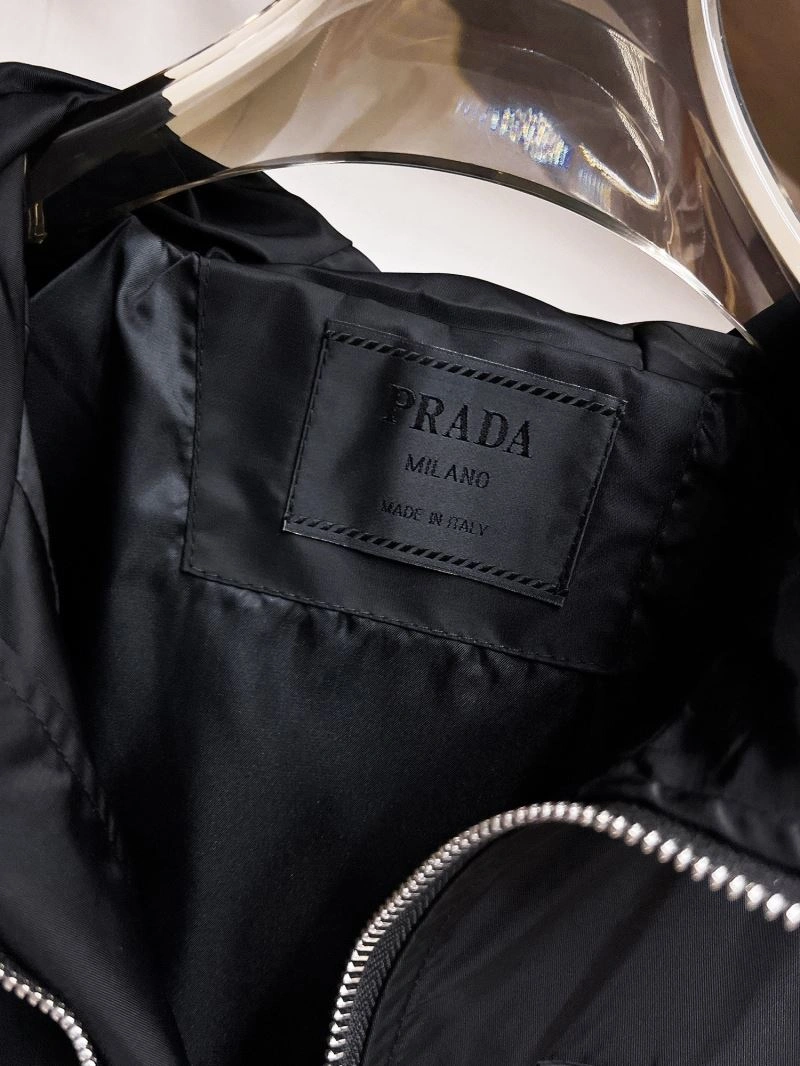 Durable Prada Outwear 170372