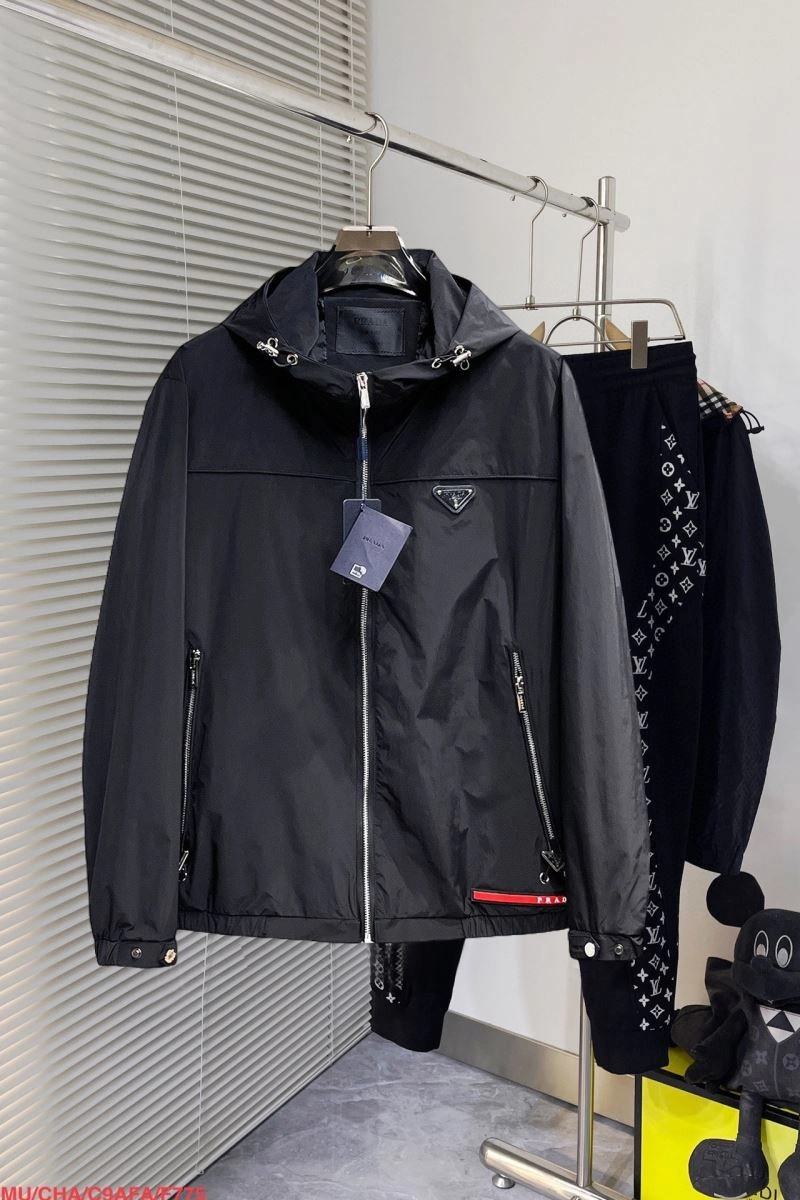Durable Prada Outwear 170353