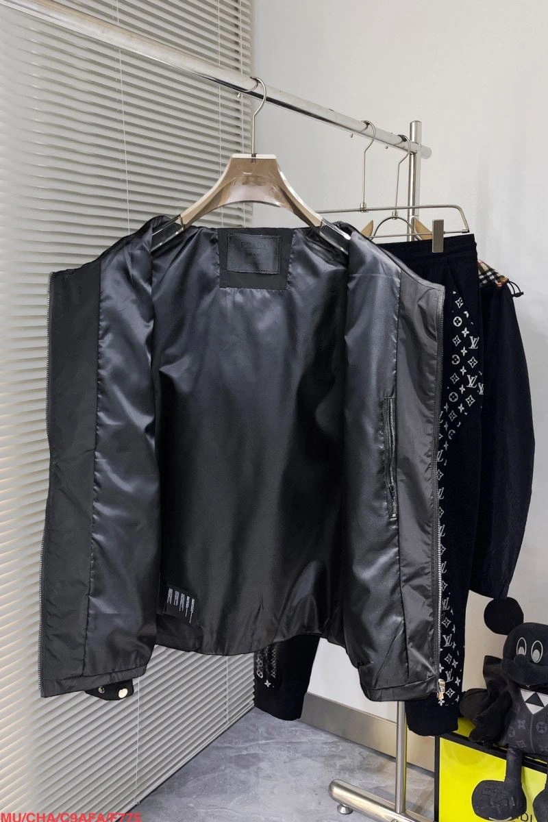 Durable Prada Outwear 170353