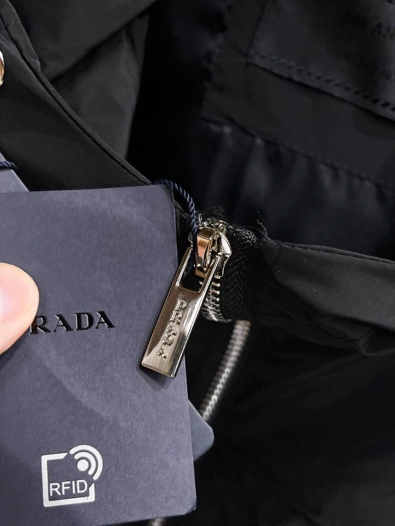Durable Prada Outwear 170353