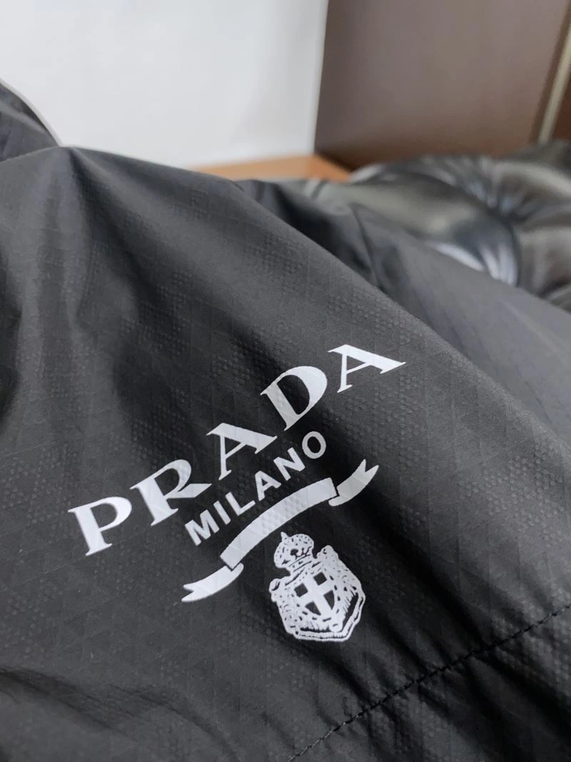 Breathable Prada Outwear 170258