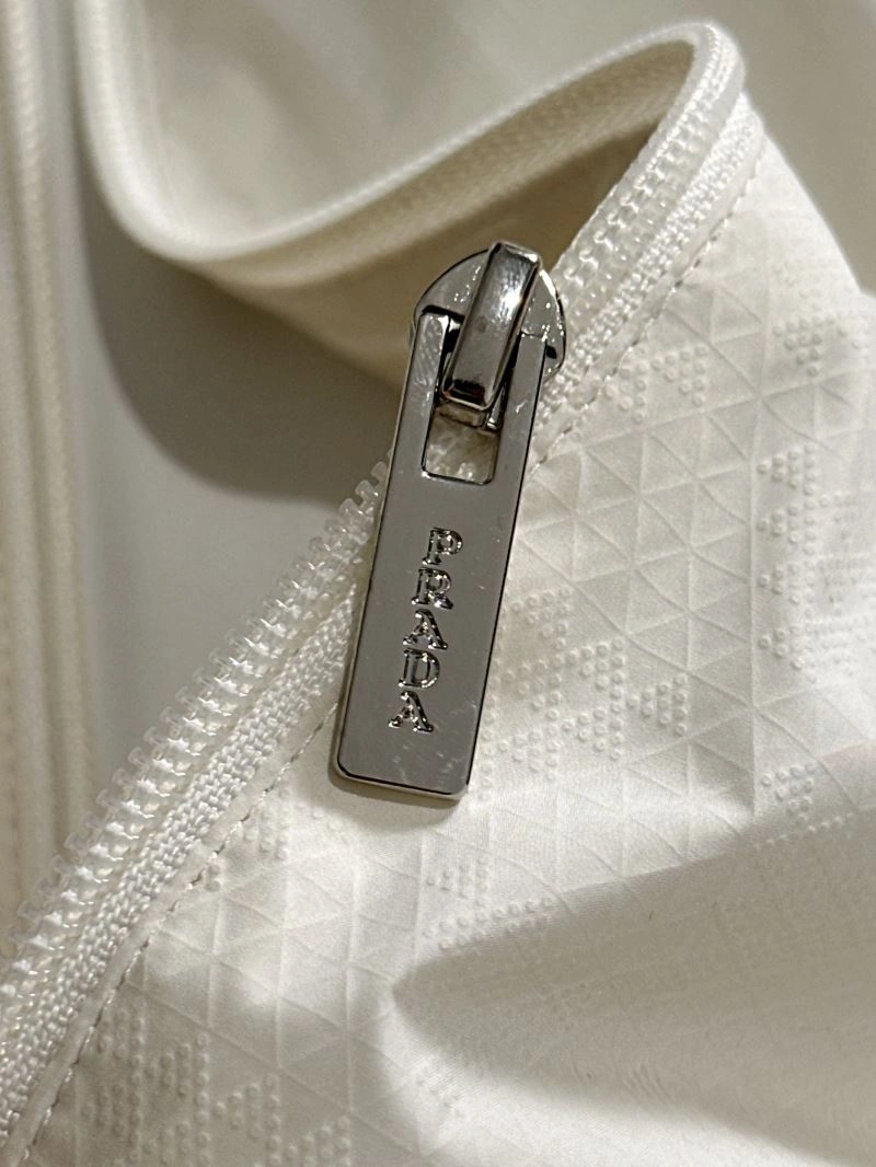 Breathable Prada Outwear 170256