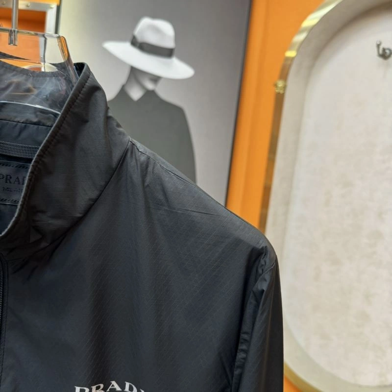 Unique Prada Outwear 170243