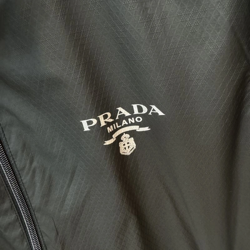 Unique Prada Outwear 170243