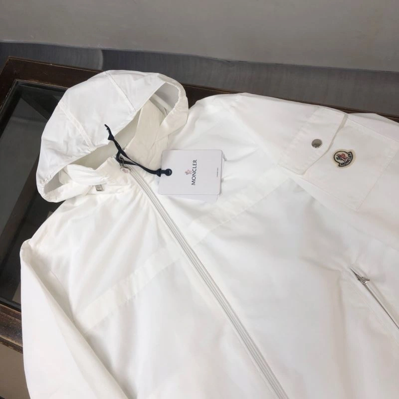 Durable Prada Outwear 170266