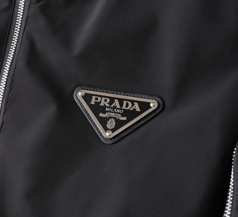 Durable Prada Outwear 170179