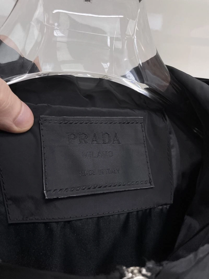 Elegant Prada Outwear 170111