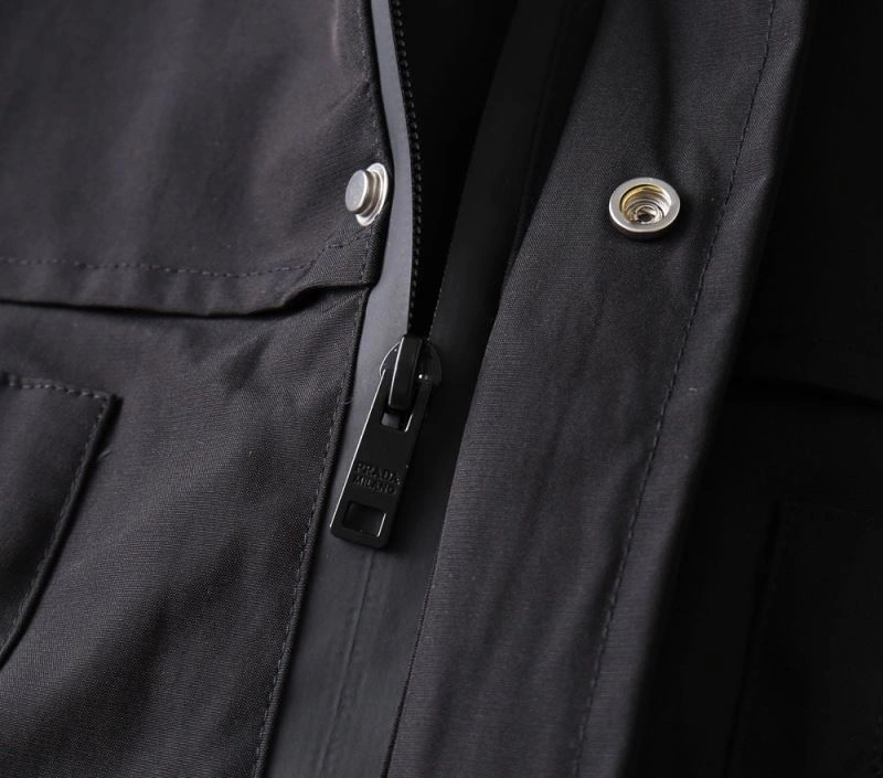 Prada Outwear TimelessDesign 170066