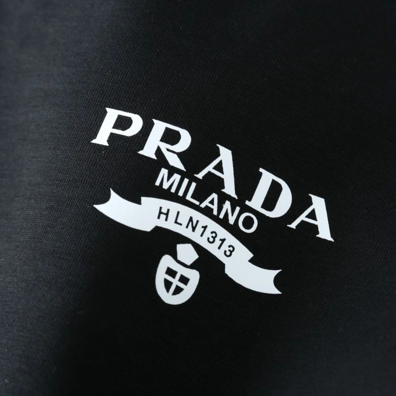 Vibrant Prada Outwear 170052