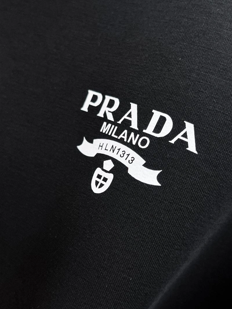 Prada Outwear Sleek 170018