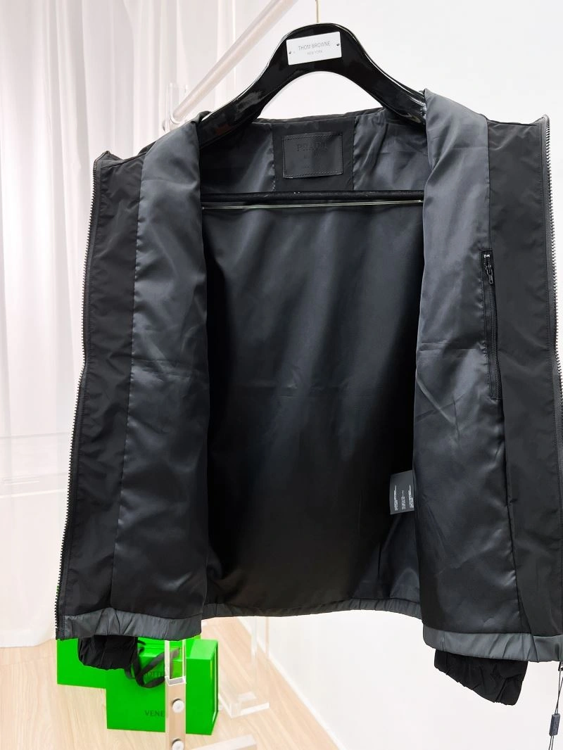 Durable Prada Outwear 169989
